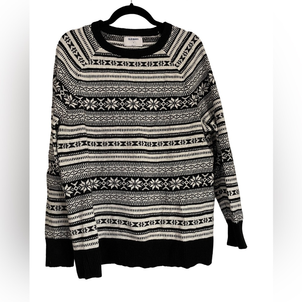 Get ready for sweater weather! Women’s XL black & ivory fair isle sweater